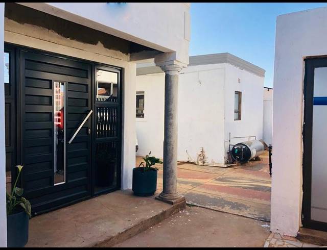 2 BEDROOM HOUSE FOR SALE IN BRAM FISCHERVILLE